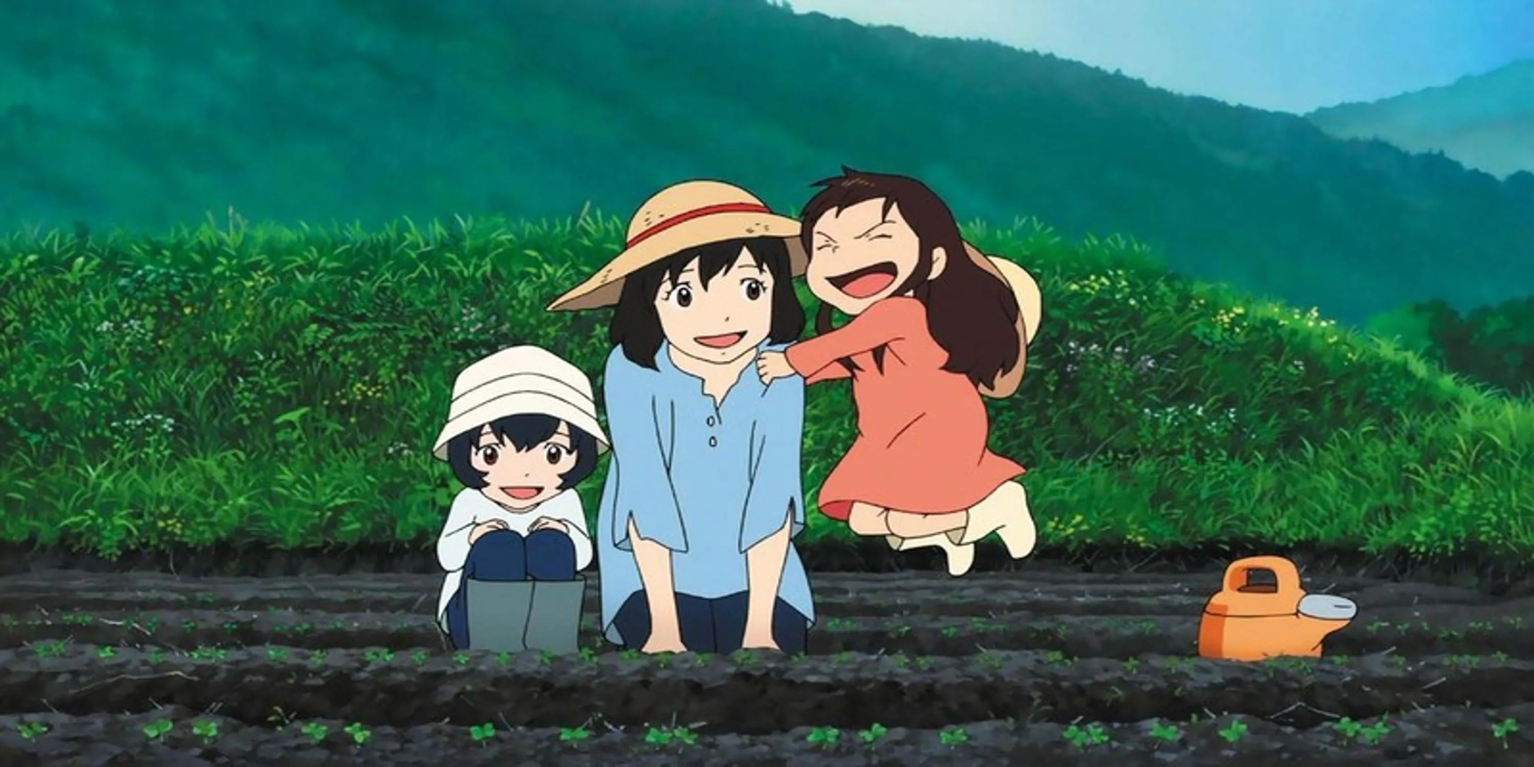 Hình ảnh Hana cùng hai con Yuki và Ame trong phim Wolf Children
