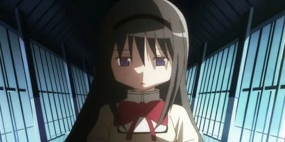 Homura Akemi với bộ đồ Magical Girl, đưa ra lựa chọn đen tối vì tình yêu dành cho Madoka
