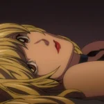Misa Amane nghiêng đầu nhìn từ tư thế nằm