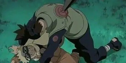 Thầy Iruka cứu Naruto, thể hiện tình yêu thương