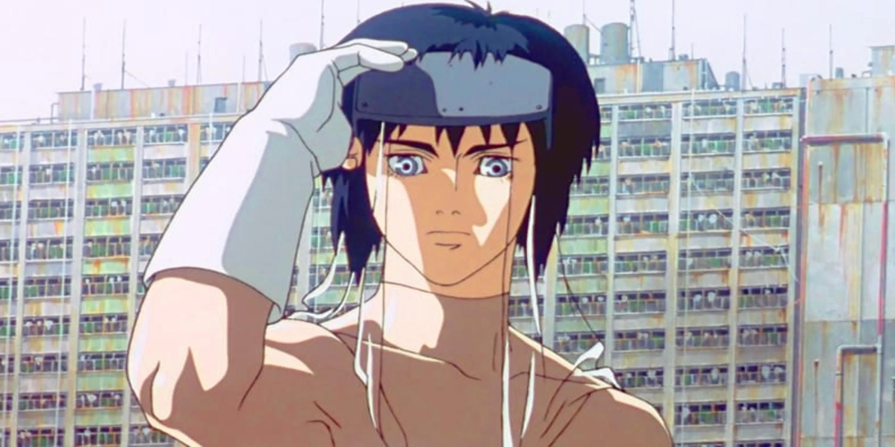 Thiếu tá Motoko Kusanagi, nhân vật cyborg chính trong Ghost in the Shell