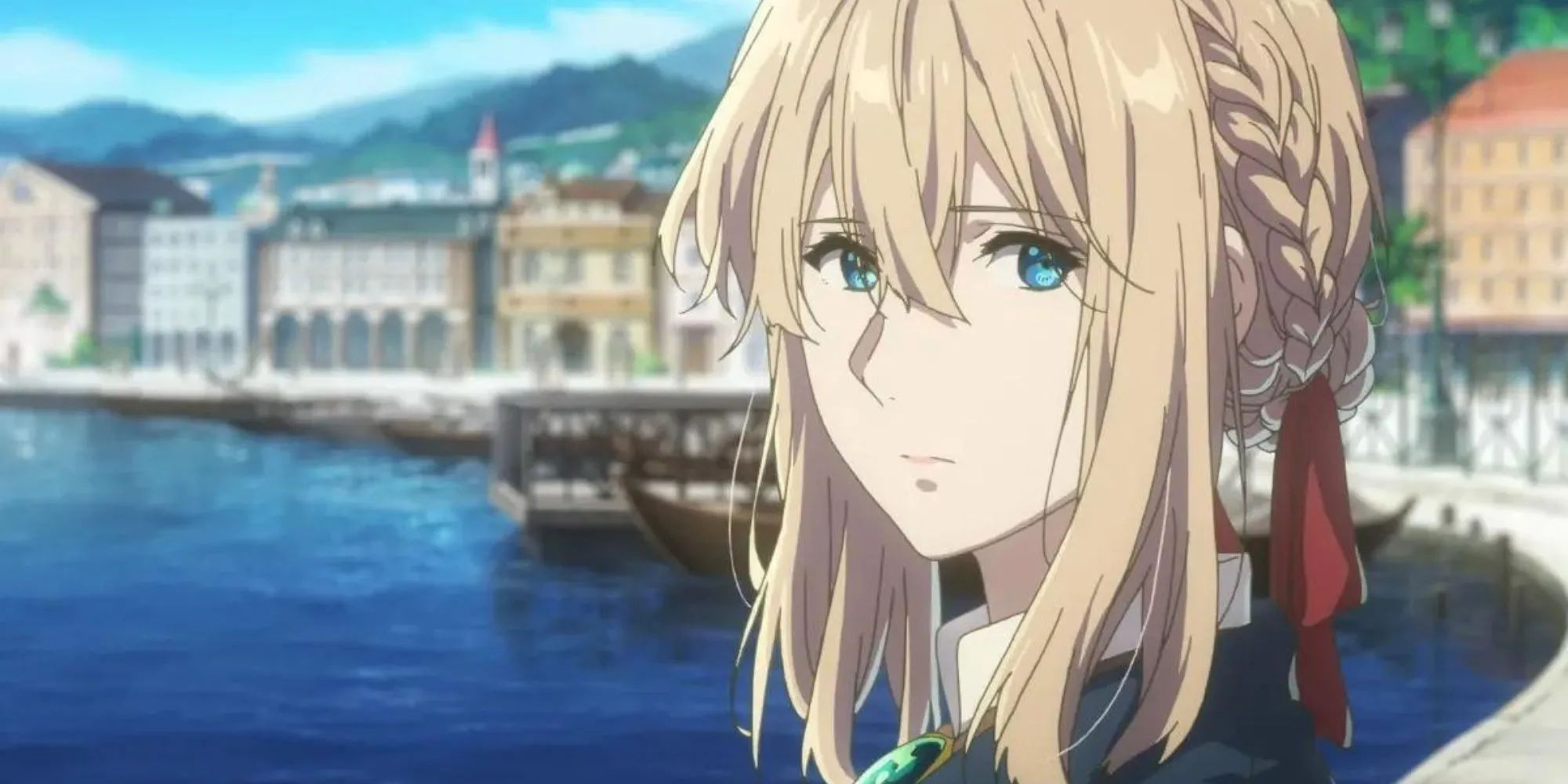 Violet Evergarden trong trang phục Auto Memory Doll