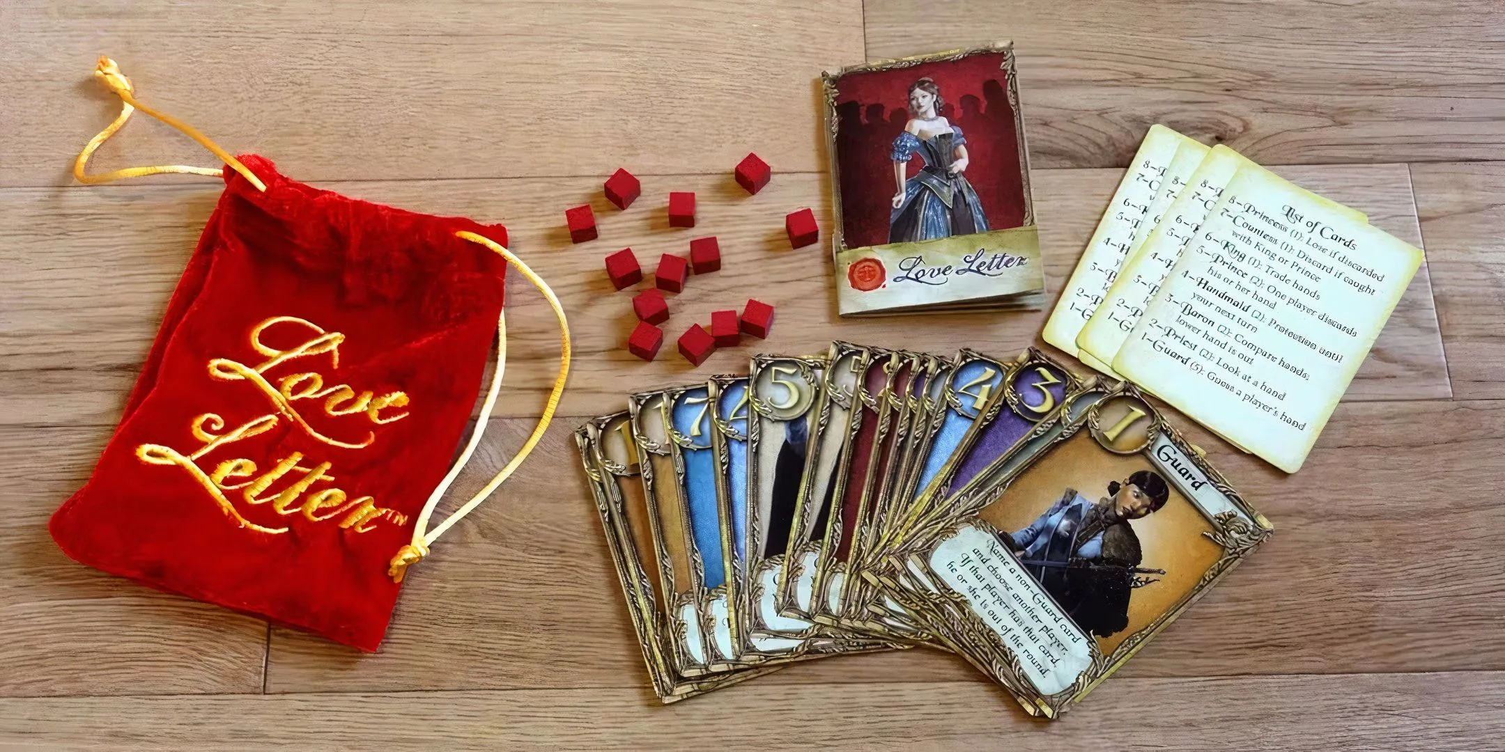 Bố cục các thành phần của trò chơi board game Love Letter.