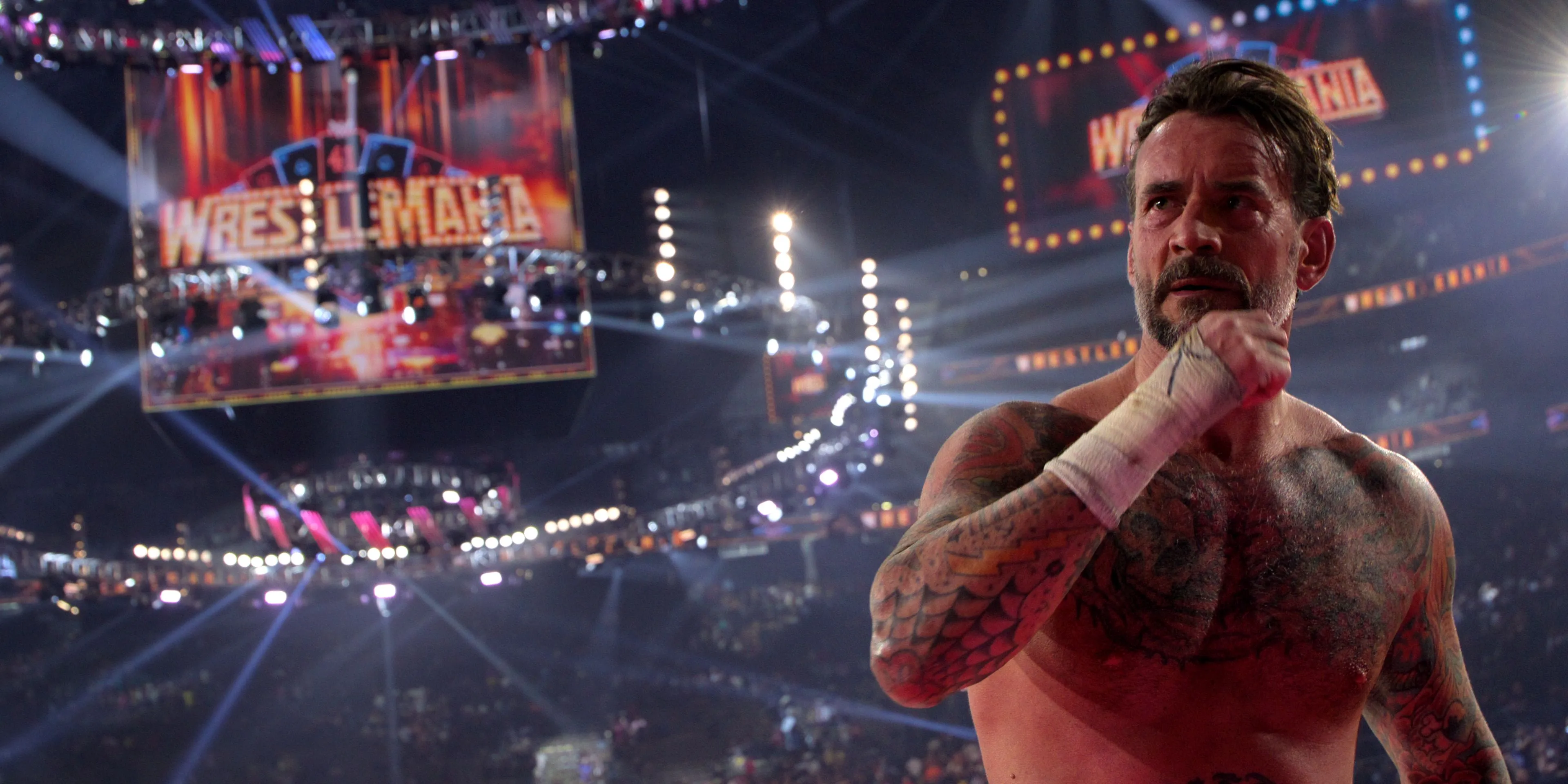 CM Punk thể hiện cảm xúc trong một phân đoạn hậu trường của WWE Unreal